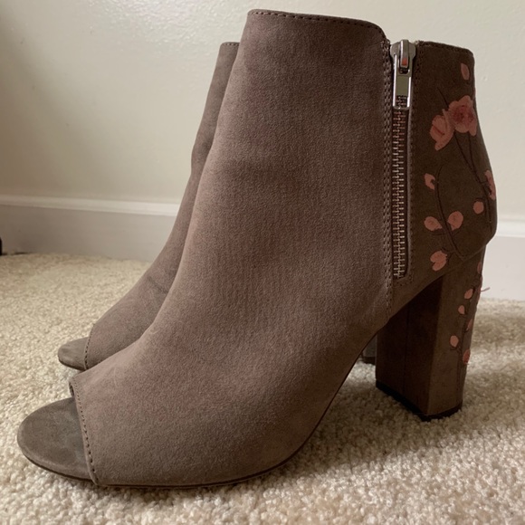 Candie’s Peep toe embroidered floral heels - Picture 1 of 2